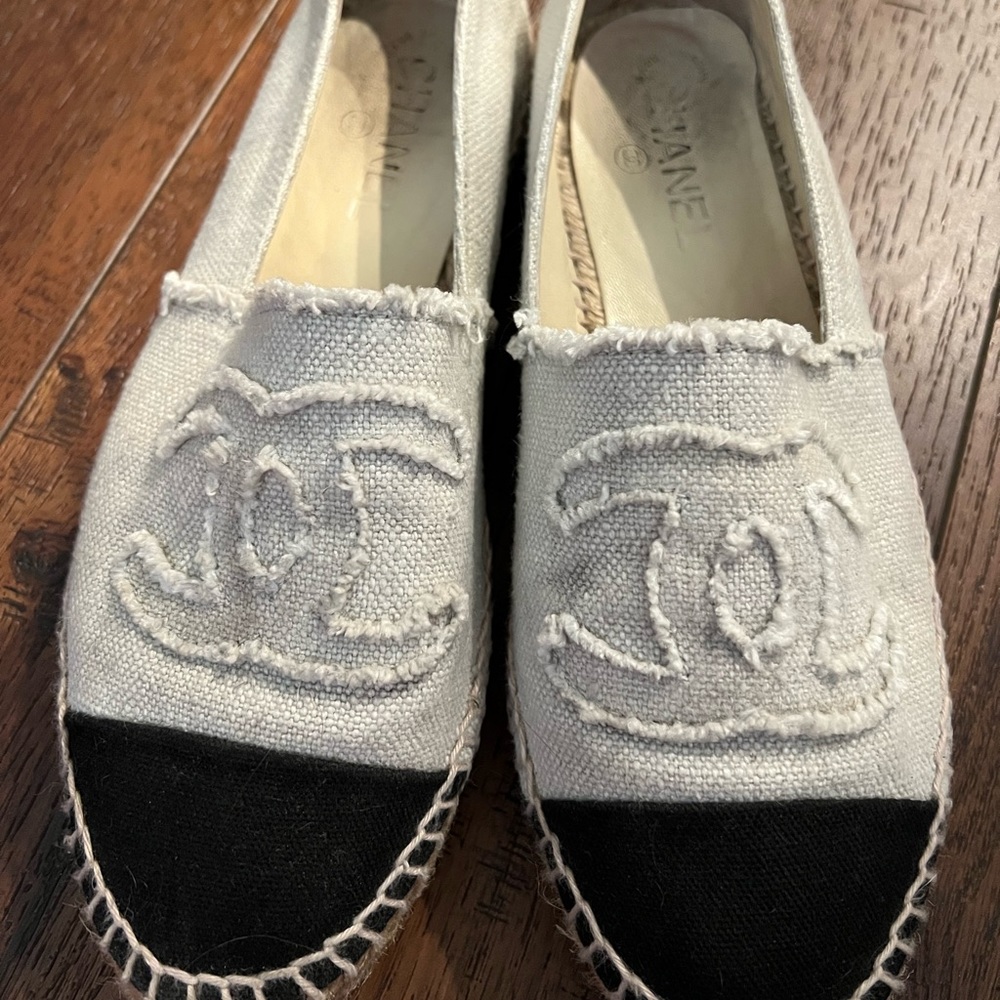 Chanel espadrilles size 40 mint